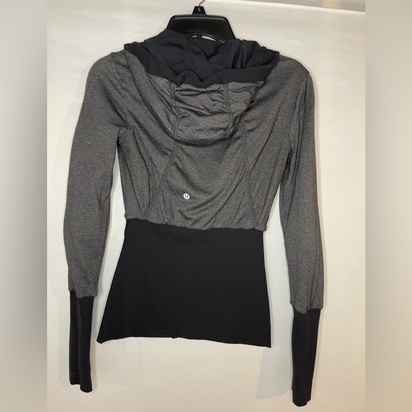 Lululemon Reversible Dance Studio Ill Jacket Black
Hood Thumbholes Size 4 - Picture 4 of 4